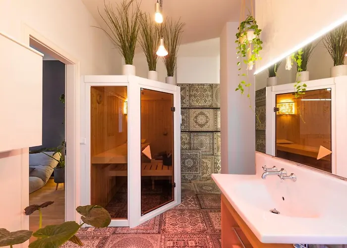 Luxury Townhouse With Private Sauna - A Oasis