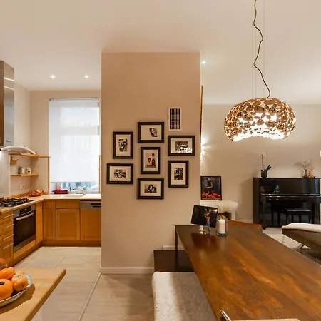 Luxury Townhouse With Private Sauna - A Oasis דירה *