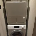 Апартаменты Luxury Townhouse With Private Sauna - A Oasis