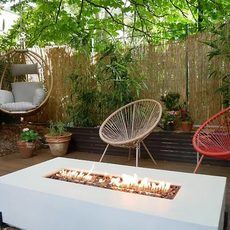 Апартаменты Luxury Townhouse With Private Sauna - A Oasis *