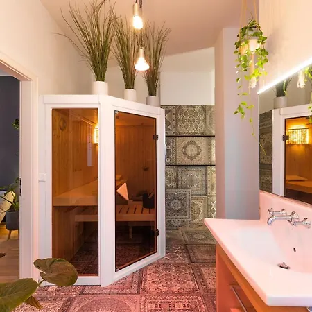 Luxury Townhouse With Private Sauna - A Oasis